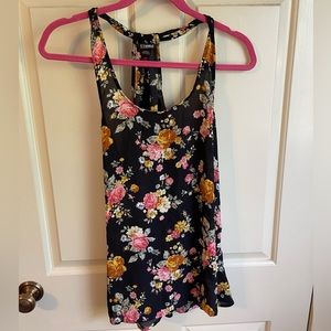 Noble Outfitters Floral Tank and Shorts Set - Medium